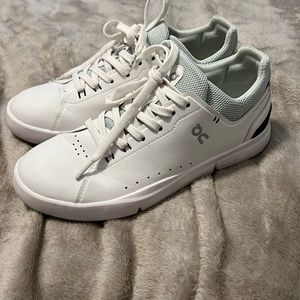 on running - the roger shoes